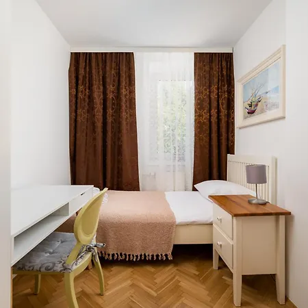 Dzielna Comfort By Bookinghost *