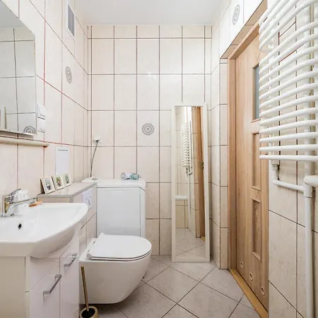 Dzielna Comfort By Bookinghost