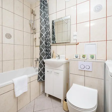 Apartamento Dzielna Comfort By Bookinghost