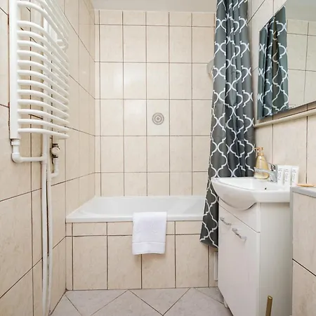 Apartamento Dzielna Comfort By Bookinghost Varsóvia