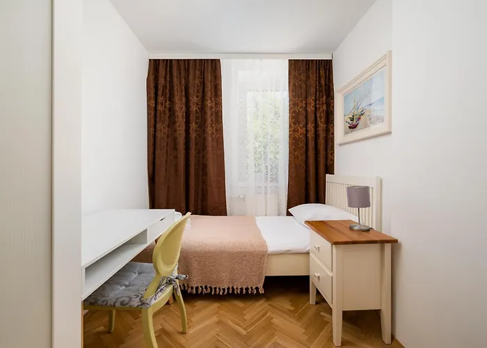 Dzielna Comfort By Bookinghost *